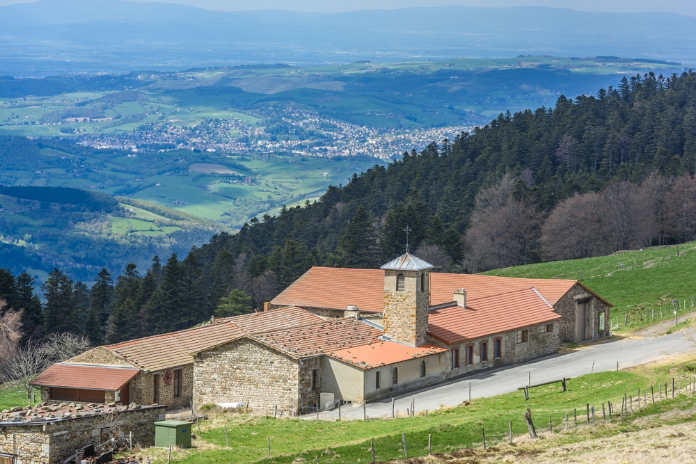 L'Auberge de la Jasserie dans le Massif du Pilat, sur le GR7, une randonnée de la Loire à l'Ardèche - Credit : Hemis - Guiziou Franck